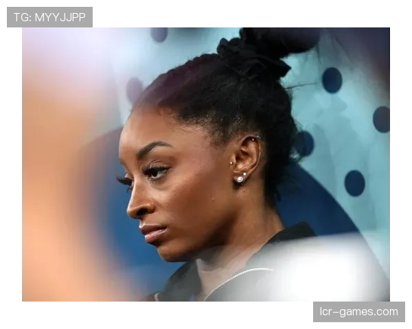 西蒙·拜尔斯训练一天吃五顿，我吃五顿得被房东赶出门